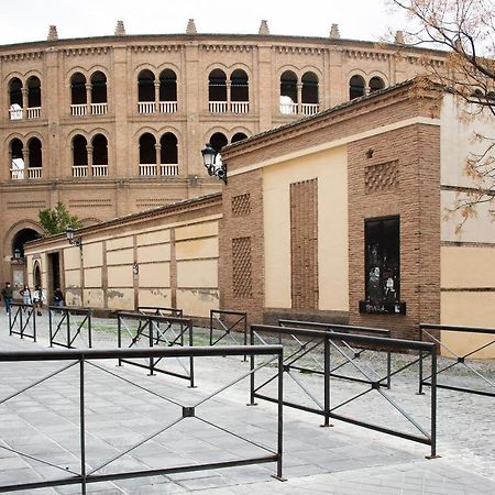 Duerme Junto A La Plaza De Toros De Granada.アパートメント エクステリア 写真