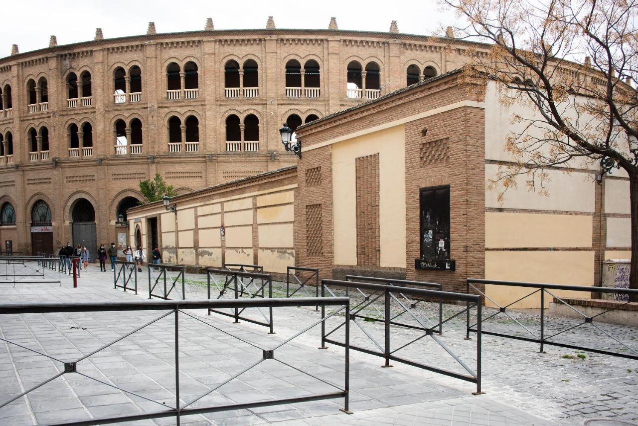 Duerme Junto A La Plaza De Toros De Granada.アパートメント エクステリア 写真
